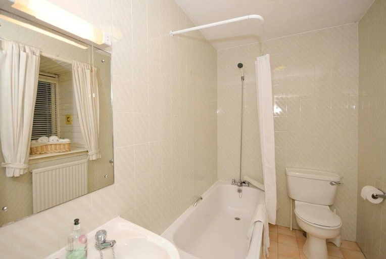 Bathroom 3, Ferrybridge Hotel, Fife
