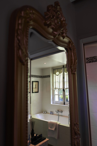 Bathroom 5, Moulin Royale, Oise