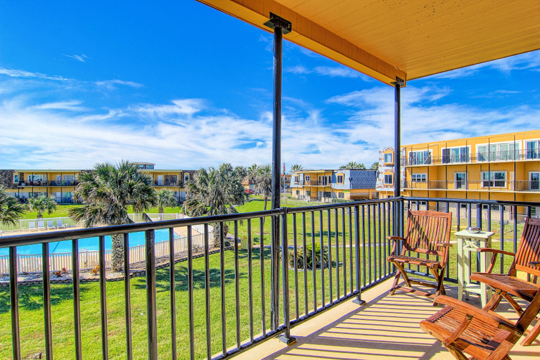 Exterior & Views 1, Sandy Feet Retreat, Nueces
