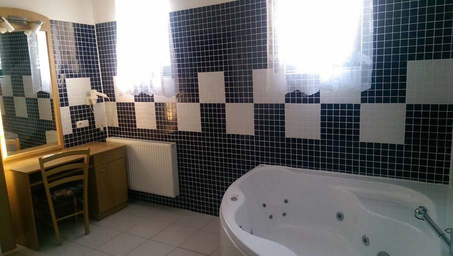 Bathroom 5, Grand Hotel, Třebíč
