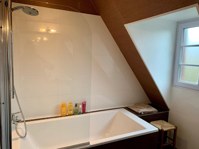 Bathroom 5, Le Verger - Le Plessis, Orne