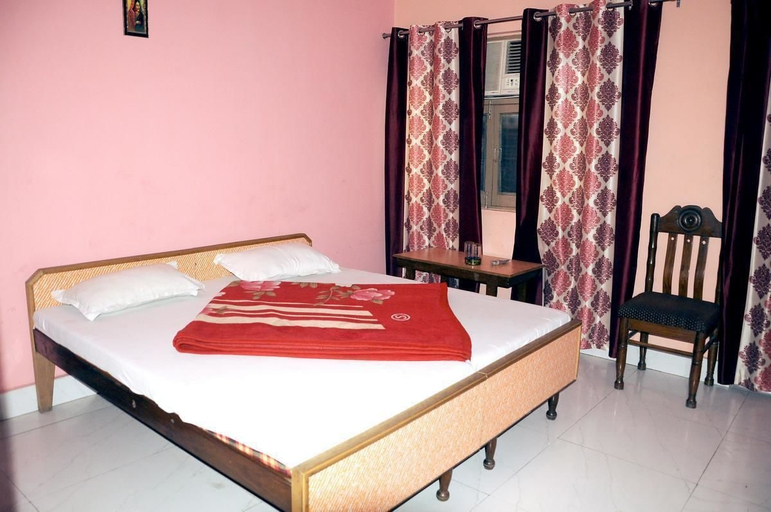 Bedroom 4, Hotel Golden, Hardwar