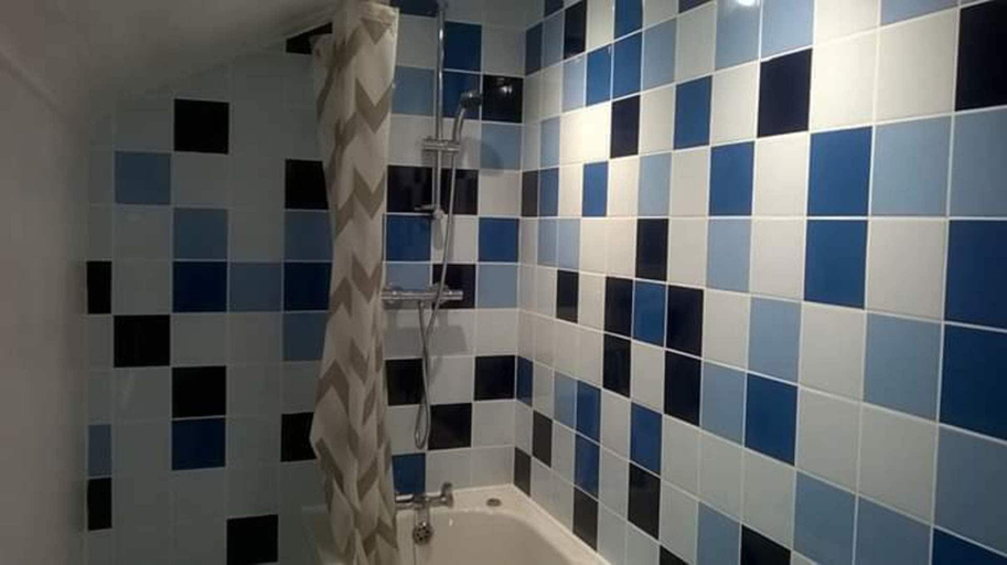 Bathroom, Lovely 3-bed Annex Located on a Working Farm, Cornwall