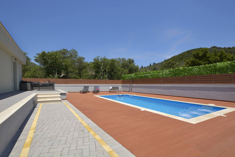 Sport & Beauty 5, Villa Ventus Sleeps 7 With Parking, Ionian Islands