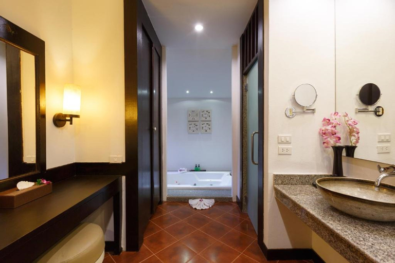 Bathroom 25
