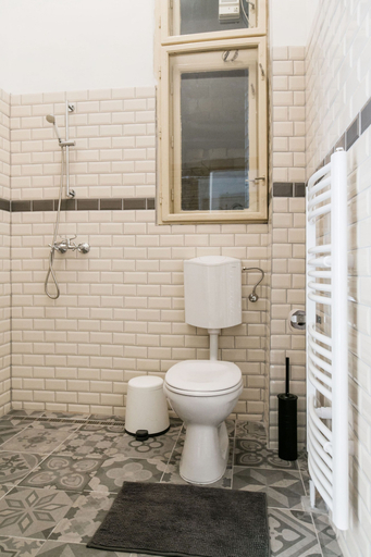 Bathroom 4, Molnar 21 Apartment, Budapesti