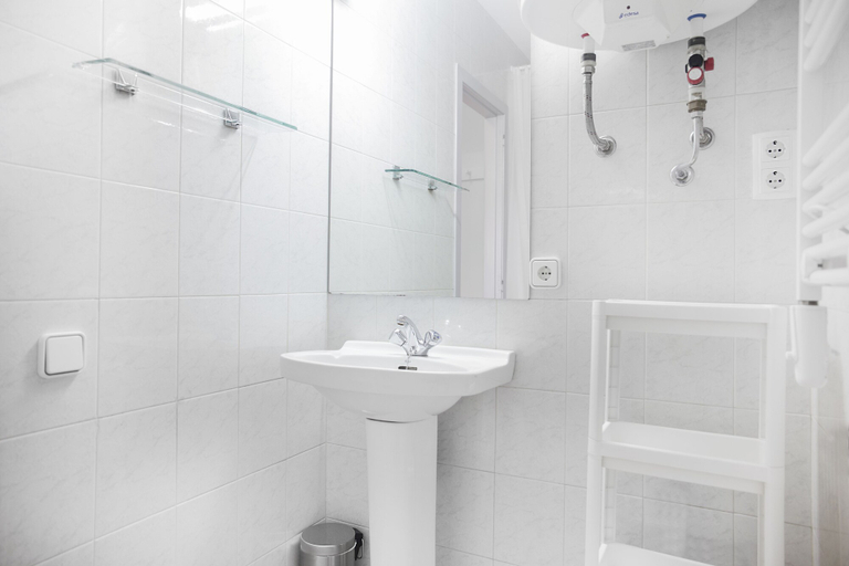 Bathroom 2, Abelletes Apartments