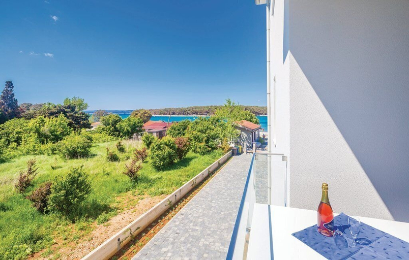 Others 5, Vila Ponte, Punat