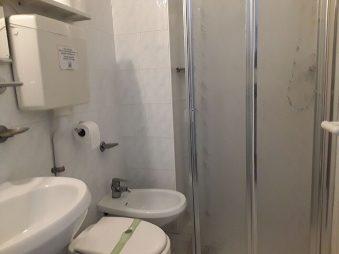 Bathroom 4, Hotel Le Vele, Rimini