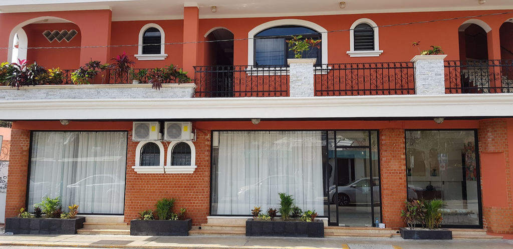 Exterior & Views