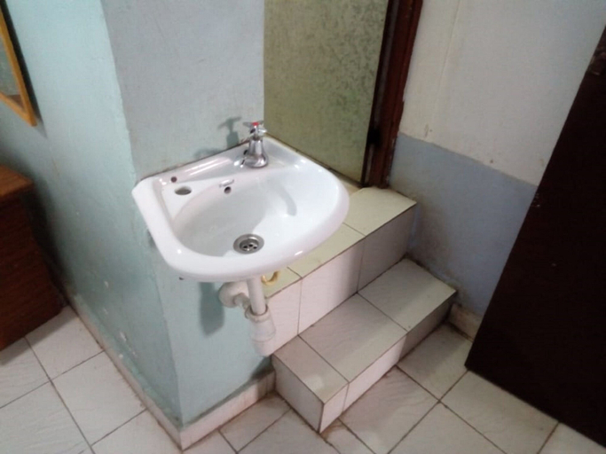 Bathroom 3, C.E.O Motel, Ruiru