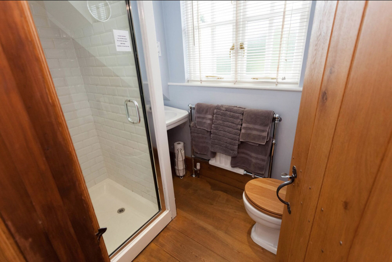 Bathroom 4, Hanger Down House Bed and Breakfast, West Sussex