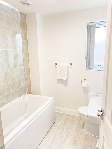 Bathroom 3, Tudors eSuites Luxury House Garden, Birmingham