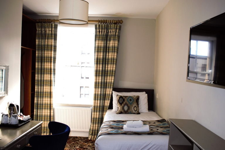 Bedroom 2, Tom Dick and Harriet's, Dublin