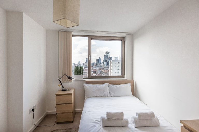 Bedroom 2, Modern apartment with great views, London