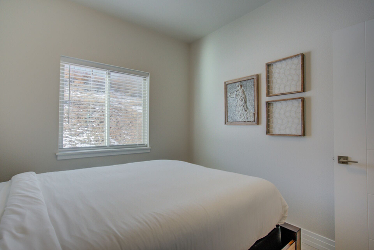 Bedroom 3, Modern Rooftop Patio New-build Townhome in COS, El Paso