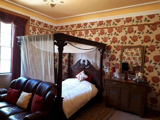 Bedroom 2, Hallgreen castle, Aberdeenshire
