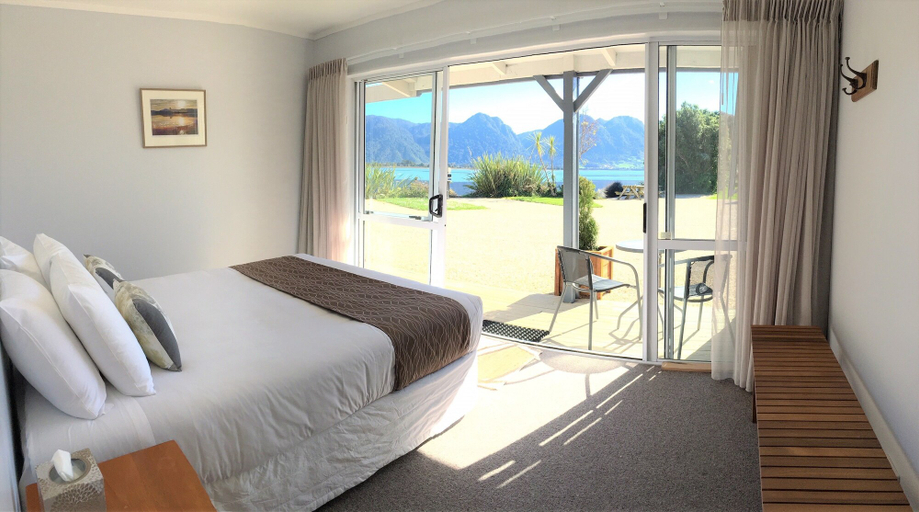 Bedroom 2, Collingwood Park Motel, Tasman