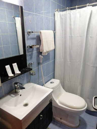 Bathroom 5, Marina Hotel, Muscat