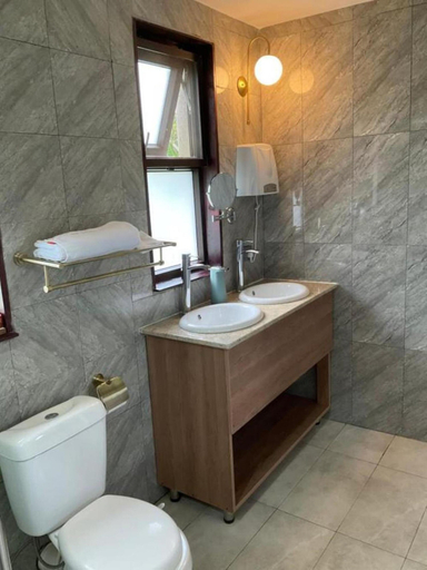 Bathroom 4, Zebi Ecolodge, Buhaguzi