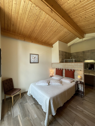 Bedroom 3, Chambres d'hotes Gite du Puy de l'Étang, Gironde