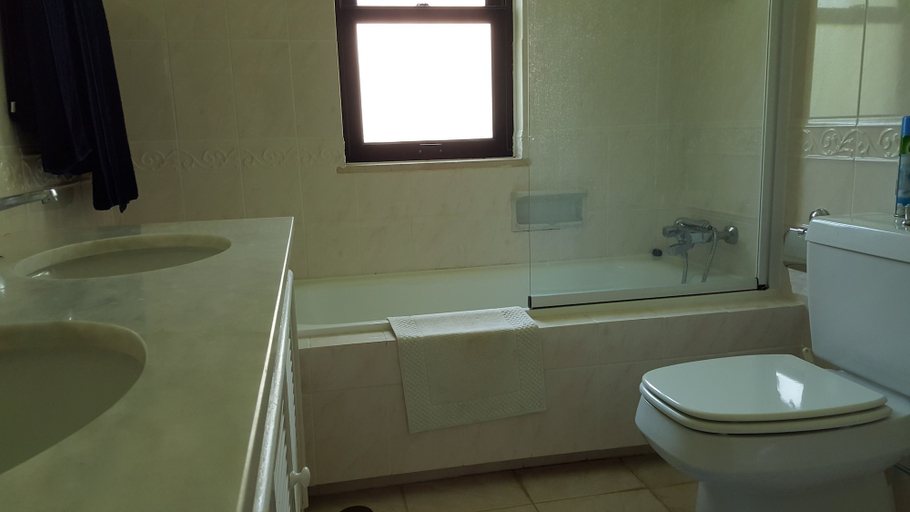 Bathroom 3, Dunas Douradas Beach Villa by Rentals in Algarve, Albufeira