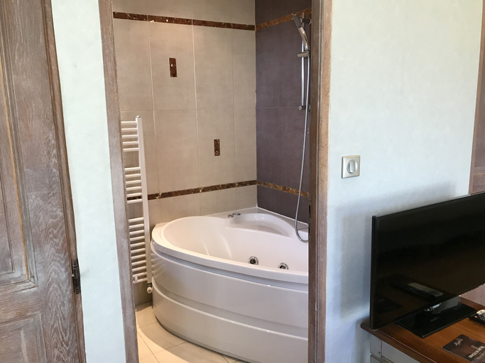 Bathroom 4, Domaine Le Clos des Fontaines, Seine-Maritime