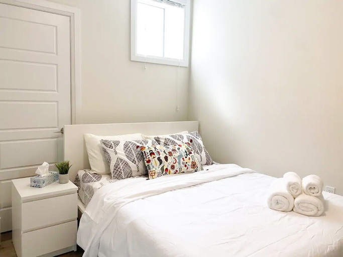Bedroom 2, Brand New Basement Apt next to Beach & Go Train, Durham