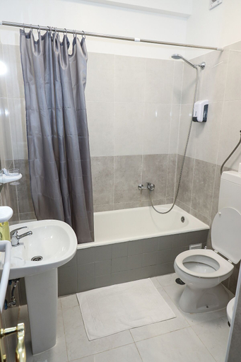 Bathroom 5, Lisbon Home Host - Hostel, Lisbon