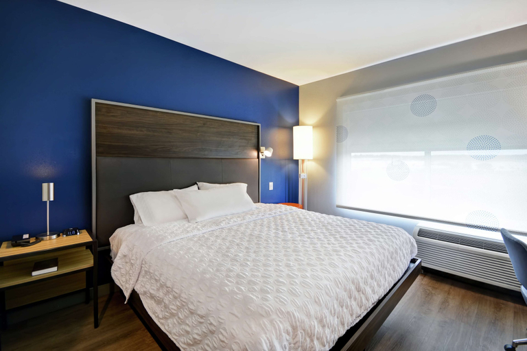 Bedroom 3, TRU By Hilton Winchester, Frederick