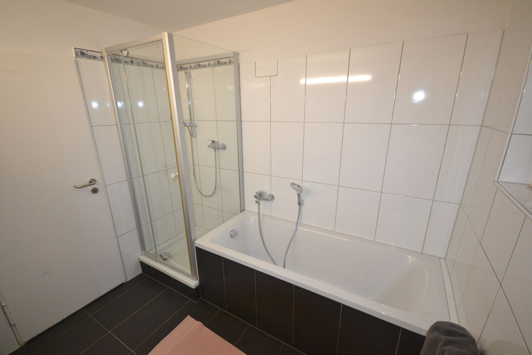 Bathroom 3, Madame Tower, Köln