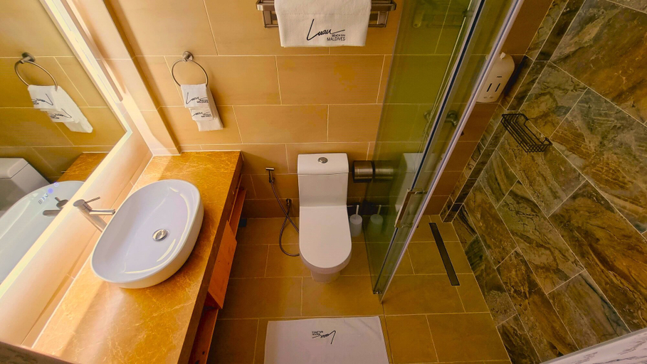 Bathroom 3, Luau Beach Inn, Vaavu Atoll
