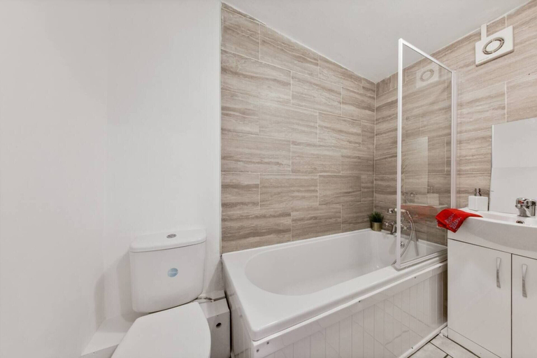 Bathroom 4, Home Away From Home With an Indoor Fireplace!, London