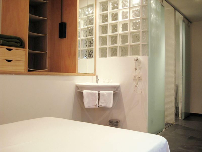Bathroom 3, La Plaza II, Asturias