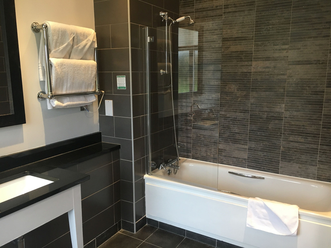 Bathroom 5, Milton Hill, Oxfordshire