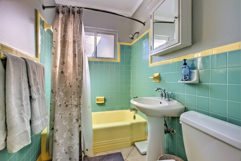 Bathroom 4, Peacock Bungalow - Right, Sarasota