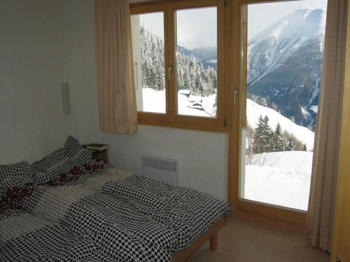 Bedroom 3, UVA, Raron