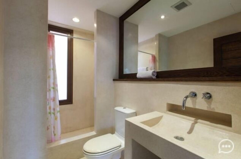 Bathroom, Las Tortugas Condominium, Hua Hin