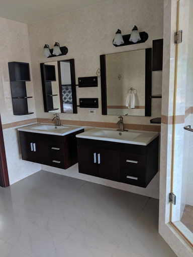 Bathroom 3, Gems at CrystalCove