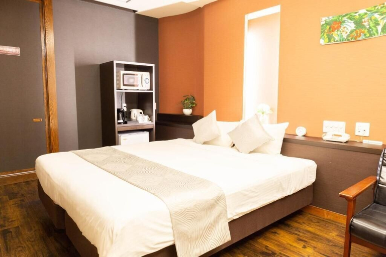 Bedroom 3, Naminoue Crystal Hotel, Naha