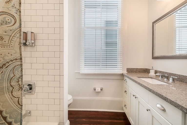 Bathroom 3, Terpsichore-Carondelet Residences, Orleans