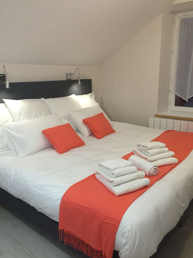 Bedroom 1, Hotel du Bout du Monde, Cantal