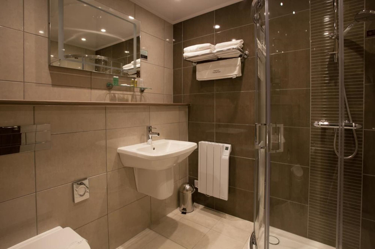 Bathroom 4, Cruachan Hotel, Highland