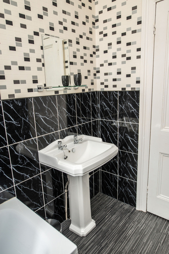 Bathroom 3, Babbacombe Apartments, Torbay