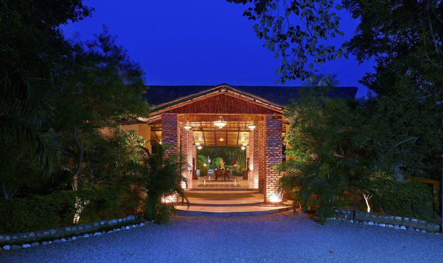 Exterior & Views