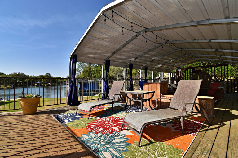 Food & Drinks 4, Lazy Cove, Llano