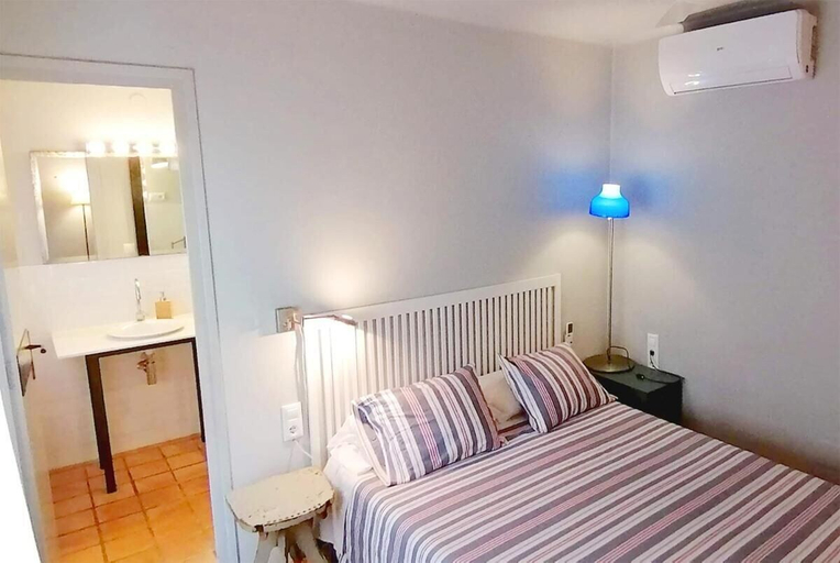 Bedroom 3, Marakasa B&B, Girona