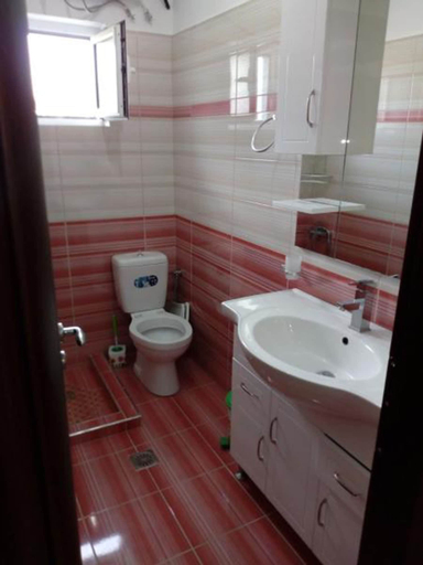Bathroom, Kristal Apartments, Sarandës