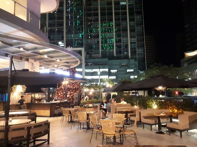 Food & Drinks 5, Uptown BGC near St. Luke's, Taguig