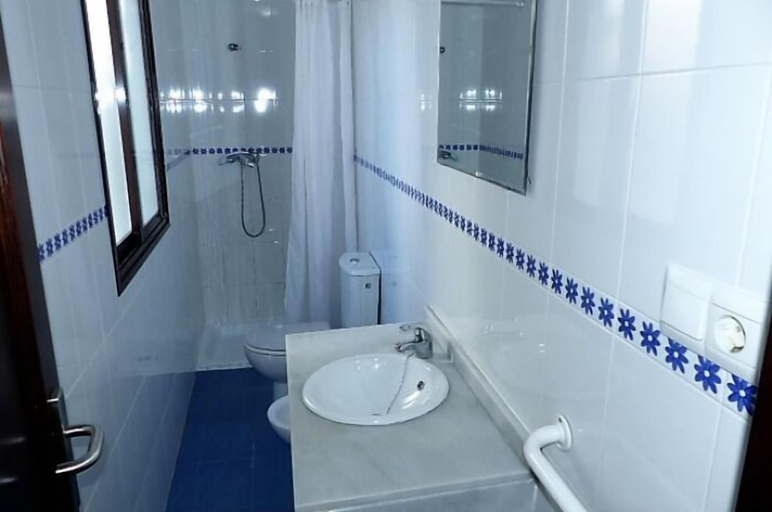 Bathroom, Apartamentos Edificio Almijar, Cádiz